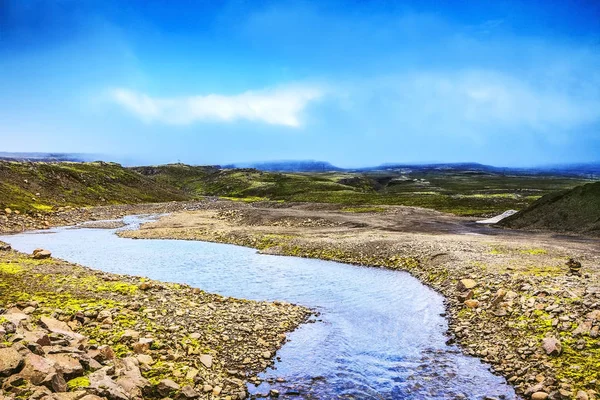 Picturesque landscape of a mountain river with traditional natur — Stock Photo, Image