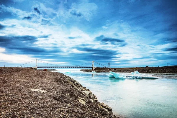 Ledovce na plážích Islandu. — Stock fotografie