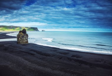 Şaşırtıcı İzlanda'daki picturesque plajları.