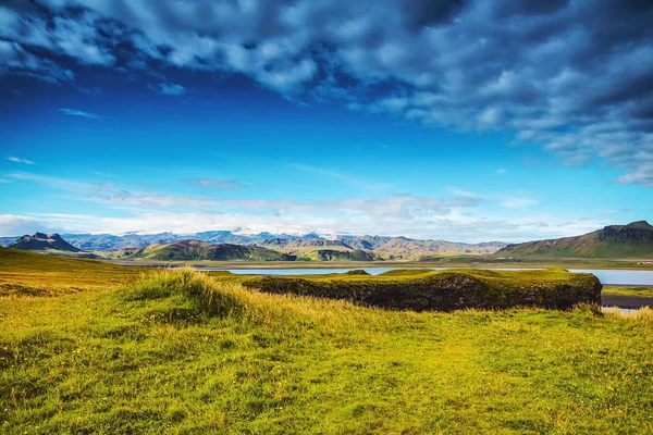 Beautiful scenic landscape of Icelandic nature. — Stock Photo, Image