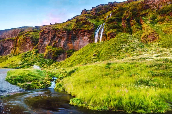 Pittoreskt landskap av en berg flod med traditionell natur — Stockfoto