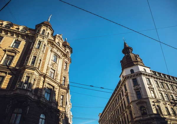 Staré Evropské město Riga prohlédnout tradiční stavební architektury. — Stock fotografie