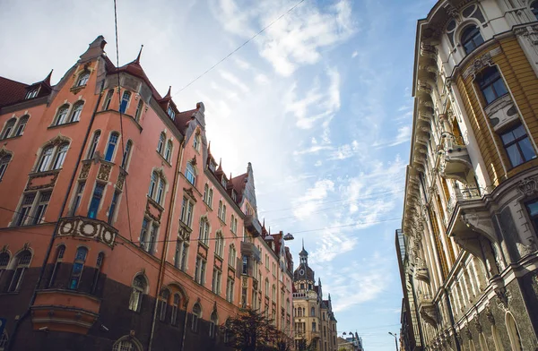 Staré Evropské město Riga prohlédnout tradiční stavební architektury. — Stock fotografie