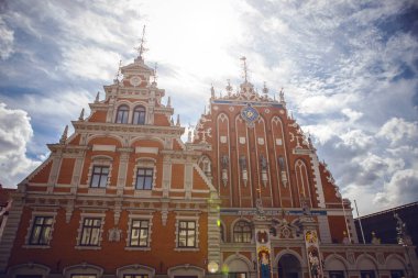 Eski Avrupa şehri geleneksel yapı mimari Riga yakından görmek. 