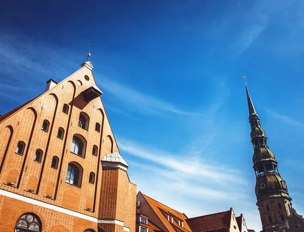Velha cidade europeia Riga vista de perto da arquitetura tradicional do edifício . — Fotografia de Stock