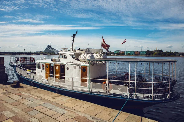 Tekne Riga yakın çekim içinde restorant. — Stok fotoğraf