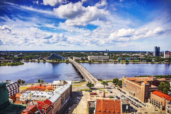 Gamla europeiska staden Riga utsikten från toppen. — Stockfoto