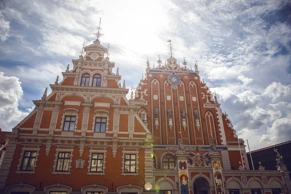 Eski Avrupa şehri geleneksel yapı mimari Riga yakından görmek. 