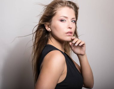 genç seksi model kadın poz Studio.