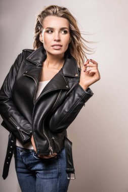 genç seksi model kadın poz Studio.