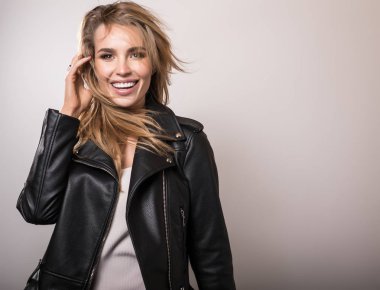 genç seksi model kadın poz Studio.