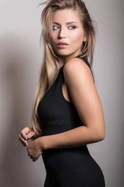 genç seksi model kadın poz Studio.