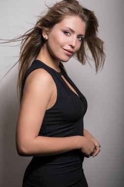 genç seksi model kadın poz Studio.