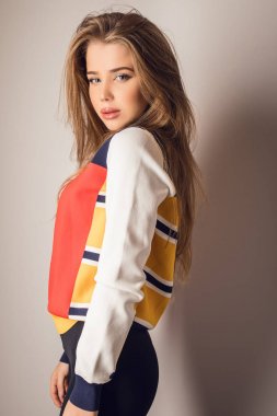 genç seksi model kadın poz Studio.