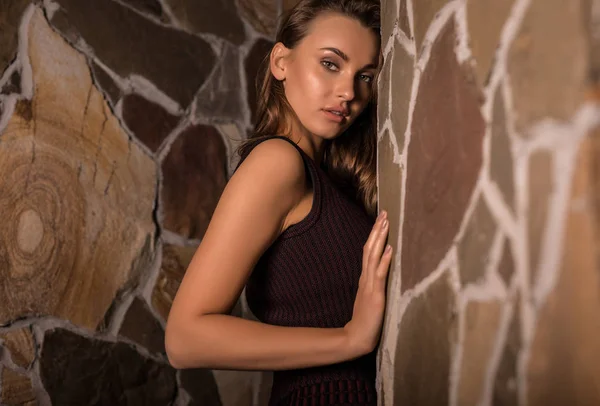 Young beauty woman against house interior. — Stock Photo, Image