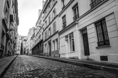 Konut geleneksel mimarisi. Siyah-beyaz fotoğraf. Paris - Fransa.