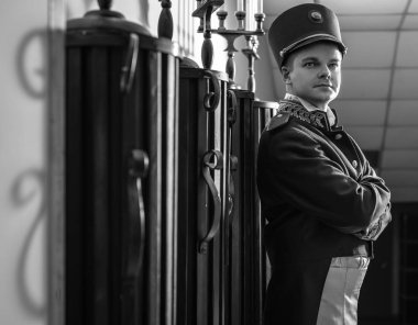 Aktör, eski tiyatro Ardiles tarihi Kostüm giymiş. Siyah-beyaz portre.