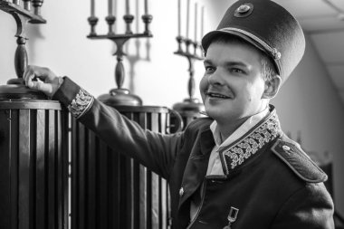 Aktör, eski tiyatro Ardiles tarihi Kostüm giymiş. Siyah-beyaz portre.