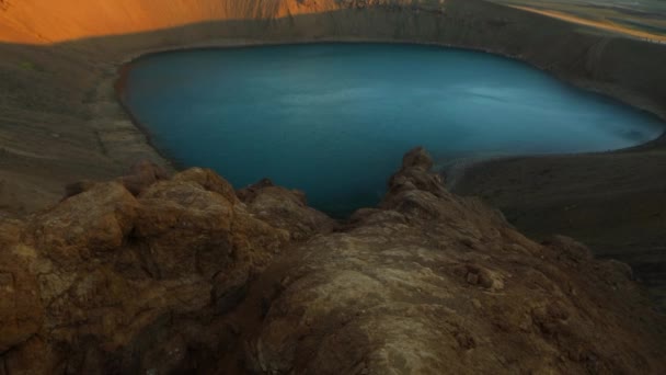 Lacs volcaniques d'Islande. Paysage panoramique au coucher du soleil. Vidéo HD .