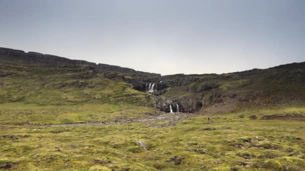 Живописный Пейзаж Горного Водопада Традиционная Природа Исландии Кадры — стоковое видео