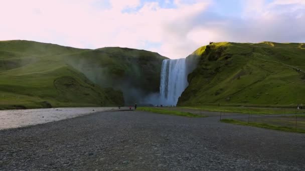 Pintoresco Paisaje Una Cascada Montaña Naturaleza Tradicional Islandia Imágenes — Vídeo de stock