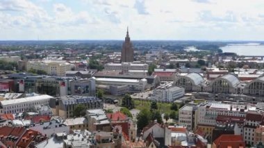 Eski Avrupa city Riga üstten görünüm. HD ayak.