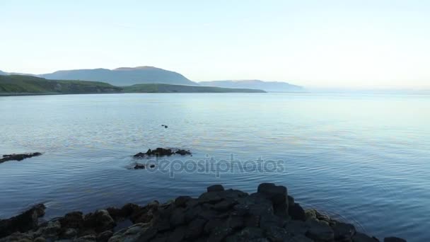 Skalnaté Pobřeží Zálivu Islandština Ranní Době Slow Motion Záběry — Stock video