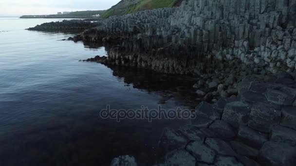 Costa Rochosa Golfo Islandês Hora Manhã Filmagem Câmera Lenta — Vídeo de Stock