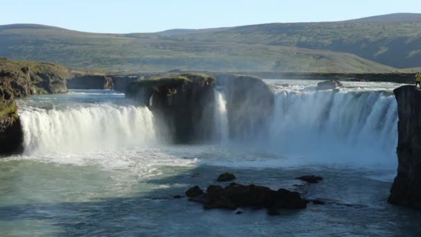 Malerische Landschaft Eines Gebirgswasserfalls Und Traditionelle Natur Von Island Zeitlupenaufnahmen — Stockvideo