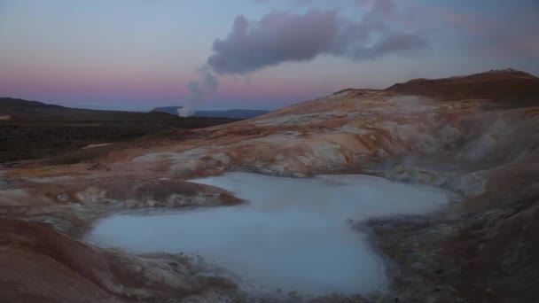 Ισλανδικά Geyser Ατμούς Και Γραφικό Χαρακτήρα Αργή Κίνηση Μήκος Πόδηα — Αρχείο Βίντεο