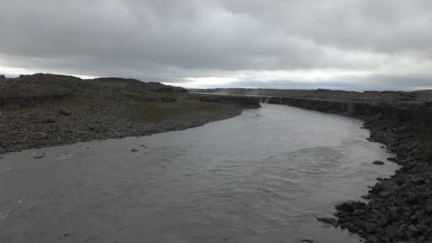 Pintoresco Paisaje Río Montaña Con Naturaleza Tradicional Islandia Grabación Cámara — Vídeo de stock