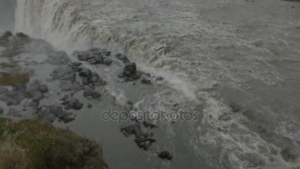 风景如画的山瀑布和冰岛的传统性质的景观 慢动作镜头 — 图库视频影像