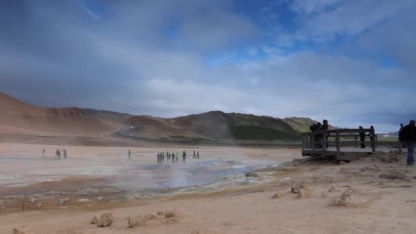 アイスランドの間欠泉の蒸気と美しい自然 スローモーション映像 — ストック動画