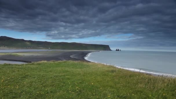 Όμορφο Γραφικό Τοπίο Της Ισλανδική Φύση Αργή Κίνηση Μήκος Πόδηα — Αρχείο Βίντεο