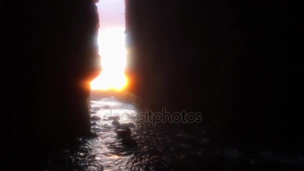 冰岛山洞穴 慢动作镜头 — 图库视频影像