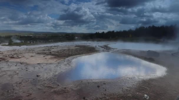 Ισλανδικά Geyser Ατμούς Και Γραφικό Χαρακτήρα Αργή Κίνηση Μήκος Πόδηα — Αρχείο Βίντεο