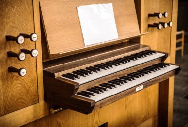 Eski bir kilise organ unsurları.