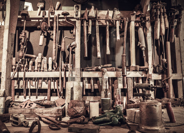 Workshop with old tools as a conceptual background.