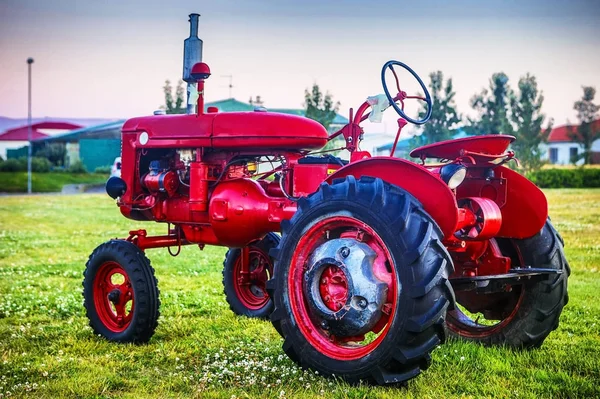 Starożytne Islandzki Ciągnika Maszyny Rolnicze Retro — Zdjęcie stockowe