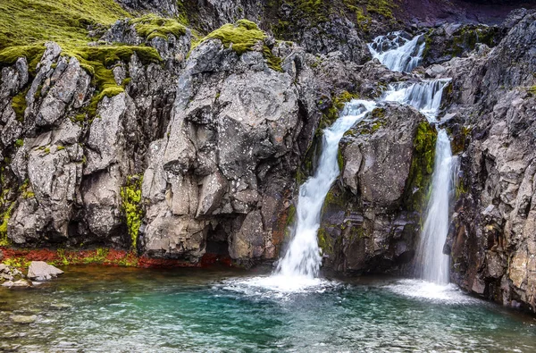 Malowniczy Krajobraz Góry Wodospad Tradycyjnego Charakteru Islandii — Zdjęcie stockowe