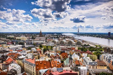 Üstten eski Avrupa city Riga görünüm.