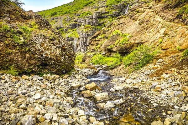 Malowniczy Krajobraz Góry Rzeka Tradycyjnego Charakteru Islandii — Zdjęcie stockowe