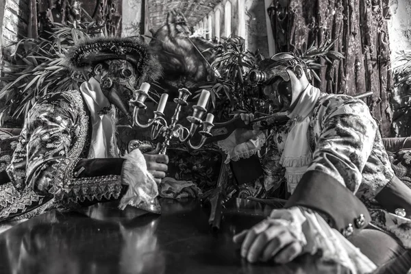 Actores Steam Máscaras Punk Trajes Antiguos Interior Foto Blanco Negro —  Fotos de Stock