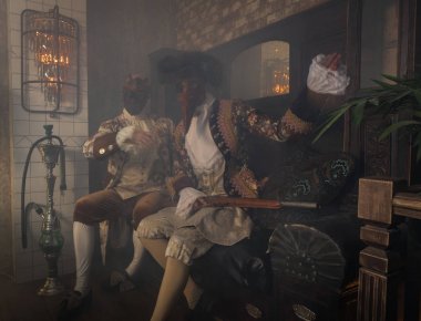 Oyuncular buhar punk maskeleri ve antika kostüm kapalı.