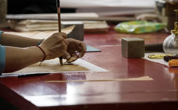 Pechino Cina Giugno 2019 Laboratorio Tradizionale Cinese Restauro Libri Calligrafia — Foto Stock