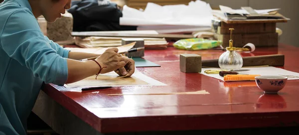 Peking Čína Června 2019 Tradiční Čínská Kniha Kaligrafie Restaurátorská Laboratoř — Stock fotografie