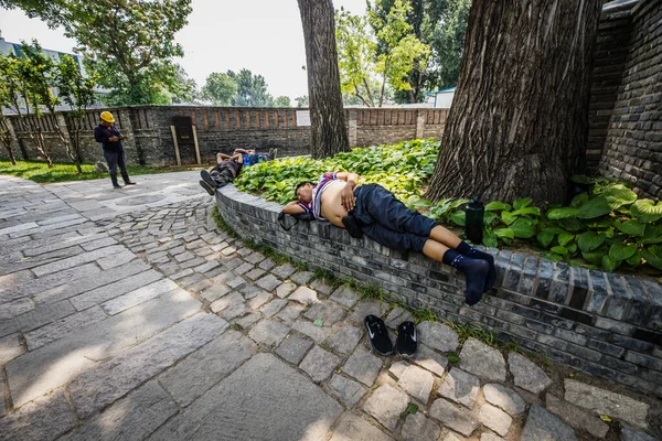 Beijing China Junho 2019 Povo Chinês Descansando Parque Cidade — Fotografia de Stock