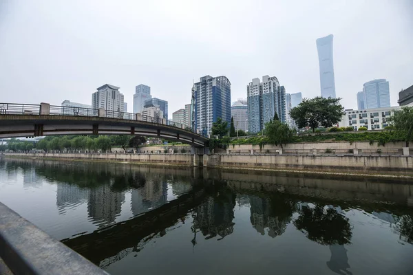 6月3日 北京の通りの近代建築 — ストック写真