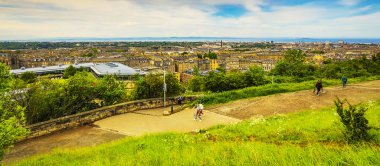 İskoçya 'nın başkenti Edinburgh merkez caddelerinin genel görünümü.