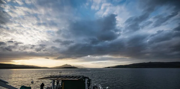 Beau Paysage Pittoresque Écosse Nature Bateau Passagers Mouvement — Photo